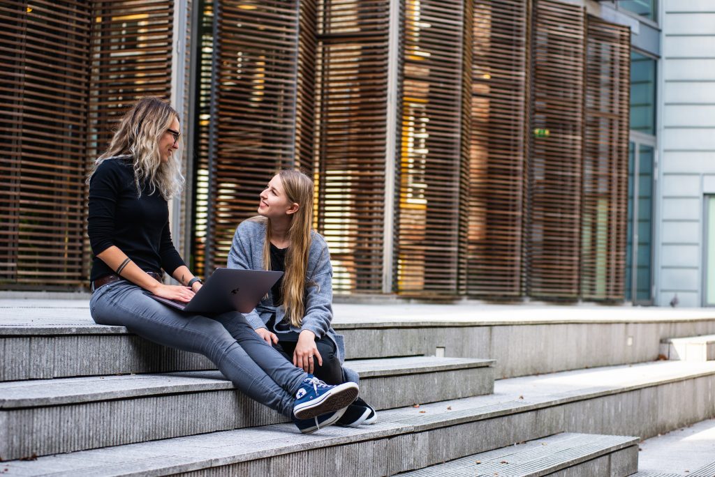 students sharing picture on laptops, computer business